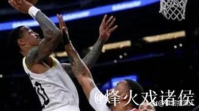 科林斯半场7投4中,三分2中0得到8分2篮板1助攻1盖帽 科林斯半场7投4中,三分2中0得到8分2篮板1助攻1盖帽