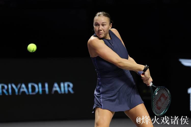 WTA年终总决赛：阿尼西莫娃上演逆转好戏 晋级半决赛