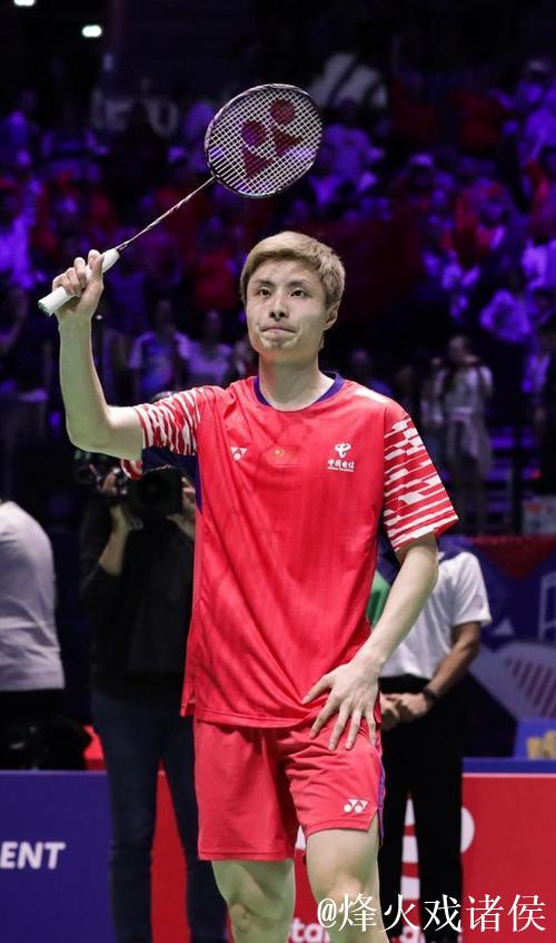 羽联年终总决赛：石宇奇直落两局击败奈良冈功大，顺利出线